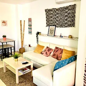 Moderno Junto A La Playa Y El Centro Apartamento